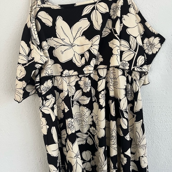 DE Sepreso Woman Black & White Floral Cutout Popover Dress, Size XL - Picture 10 of 12